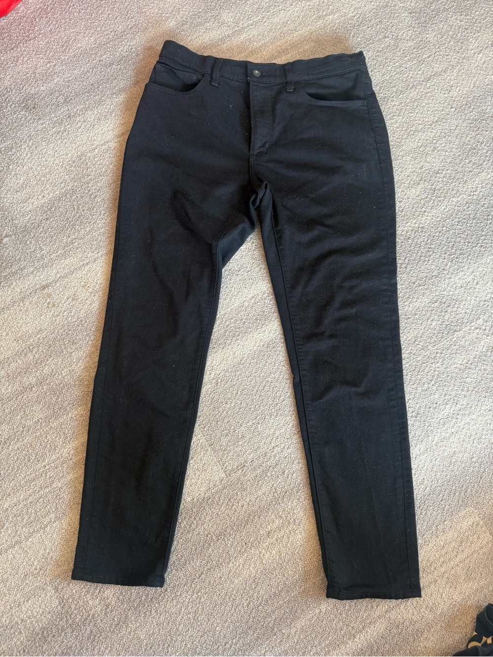 Uniqlo Men’s Slim Straight Jeans in Black